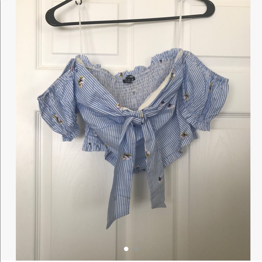 Off the shoulder crop